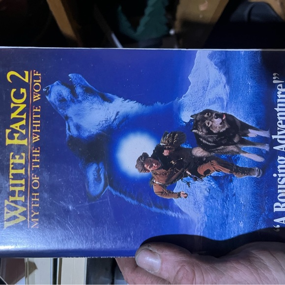 White Fang 2 VHS Movie - Picture 1 of 3